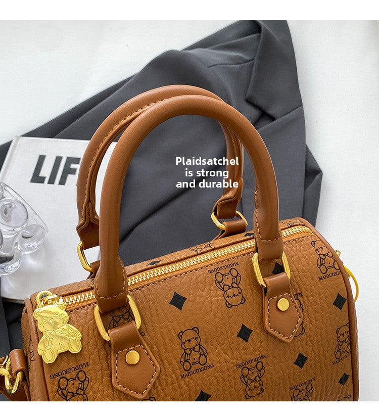 A high-end, niche and light luxury bag. Fashionable and retro single-shoulder crossbody bag, stylish hand-held Boston