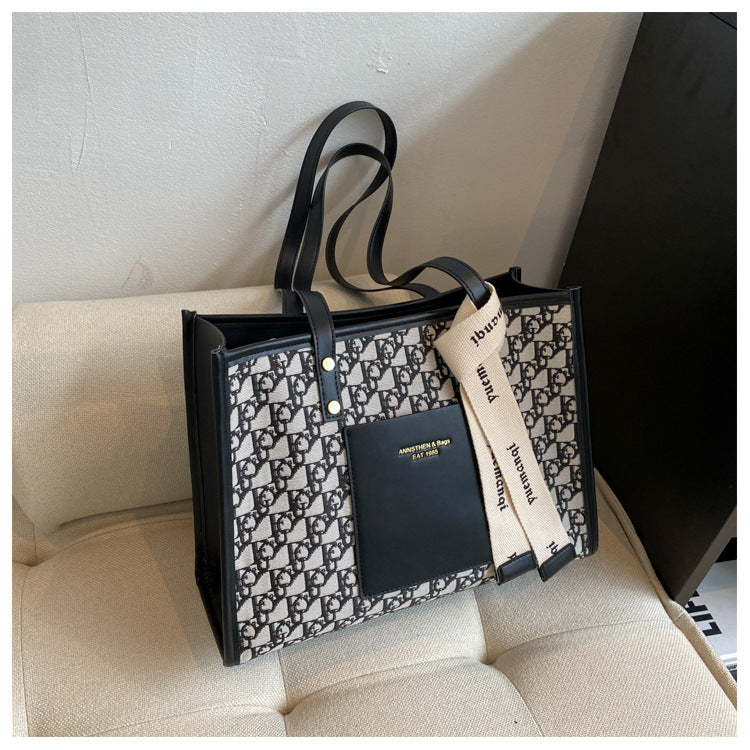 New Versatile Commuter Shoulder Bag Fashionable High-Quality Texture Retro Handbag Tote Bag