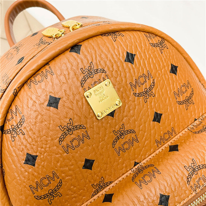 High - end genuine leather texture women's bag, large - capacity soft leatherbag Wide shoulder straps and matte leather backpacks create a retro and relaxed look