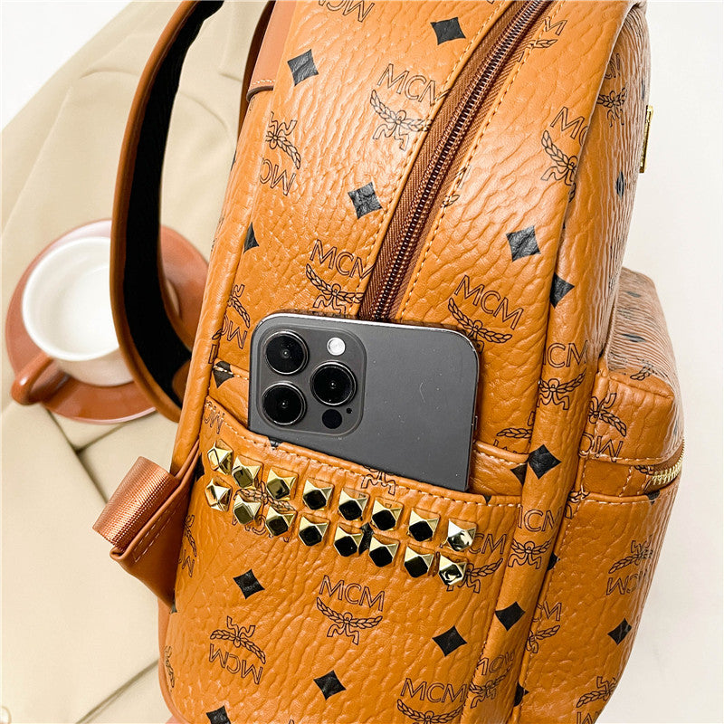 High - end genuine leather texture women's bag, large - capacity soft leatherbag Wide shoulder straps and matte leather backpacks create a retro and relaxed look