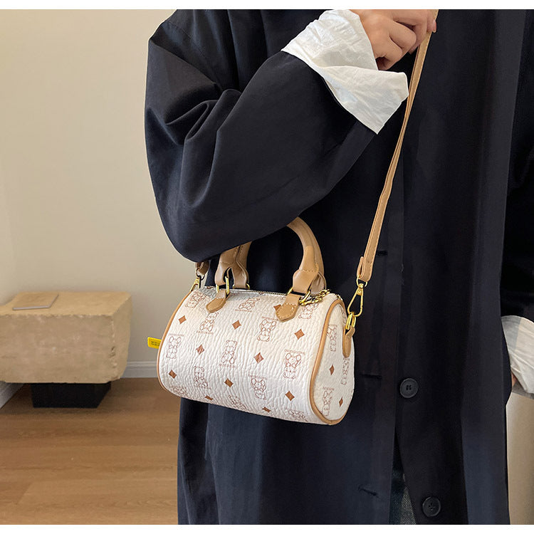 A high-end, niche and light luxury bag. Fashionable and retro single-shoulder crossbody bag, stylish hand-held Boston