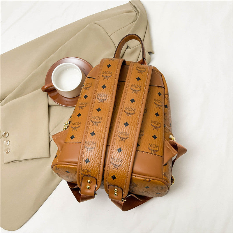 High - end genuine leather texture women's bag, large - capacity soft leatherbag Wide shoulder straps and matte leather backpacks create a retro and relaxed look