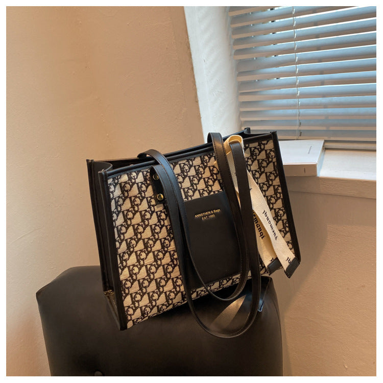 New Versatile Commuter Shoulder Bag Fashionable High-Quality Texture Retro Handbag Tote Bag