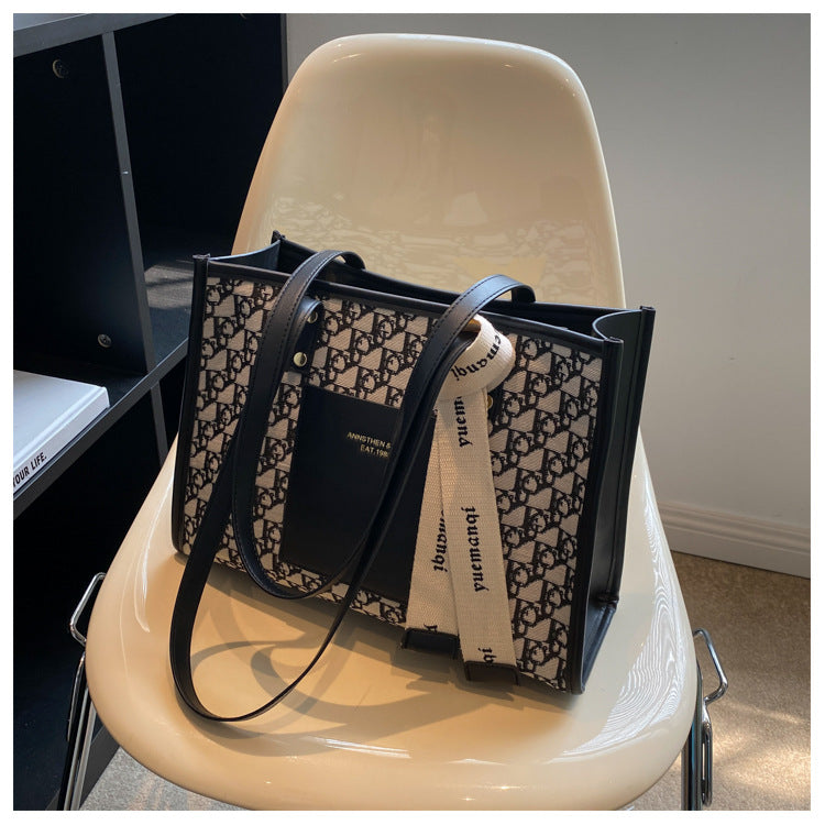 New Versatile Commuter Shoulder Bag Fashionable High-Quality Texture Retro Handbag Tote Bag