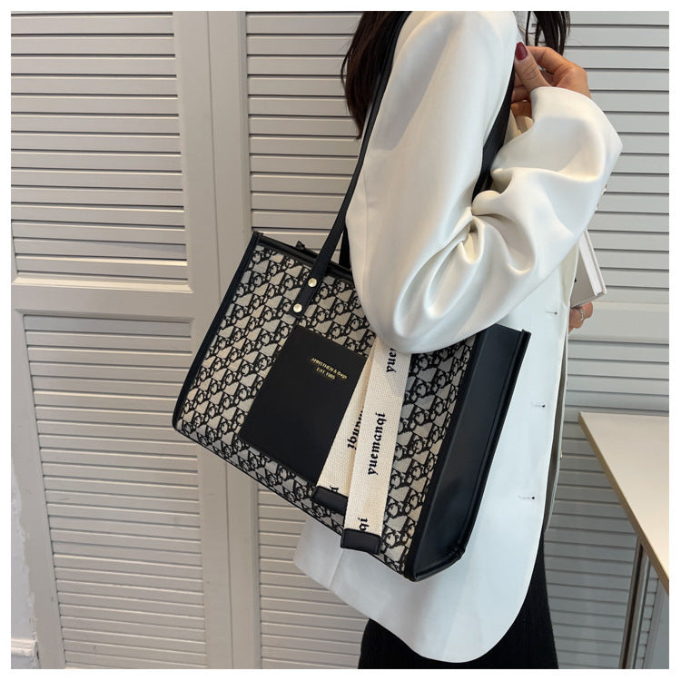 New Versatile Commuter Shoulder Bag Fashionable High-Quality Texture Retro Handbag Tote Bag