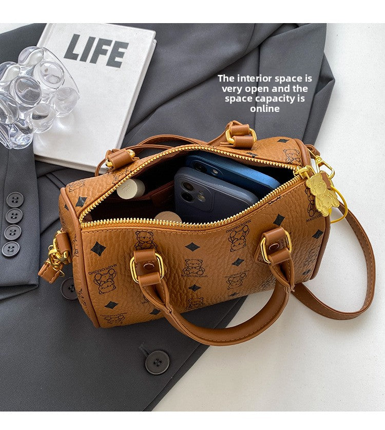 A high-end, niche and light luxury bag. Fashionable and retro single-shoulder crossbody bag, stylish hand-held Boston