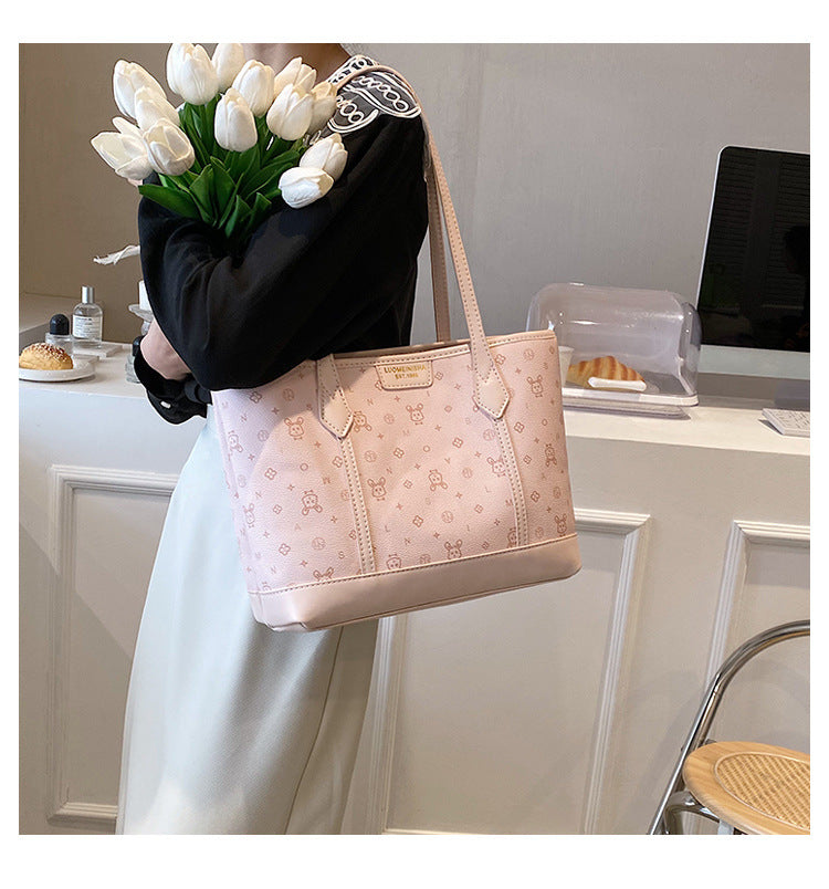 Large Capacity Commuter Bag. Fashionable Single Shoulder Underarm Bag. Casual Tote Bag