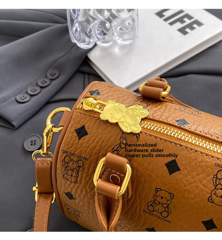 A high-end, niche and light luxury bag. Fashionable and retro single-shoulder crossbody bag, stylish hand-held Boston