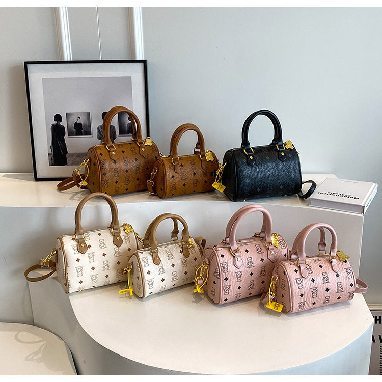 A high-end, niche and light luxury bag. Fashionable and retro single-shoulder crossbody bag, stylish hand-held Boston