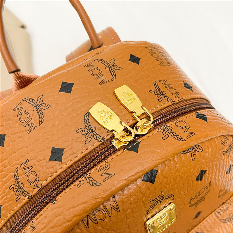 High - end genuine leather texture women's bag, large - capacity soft leatherbag       Wide shoulder straps and matte leather backpacks create a retro and relaxed look