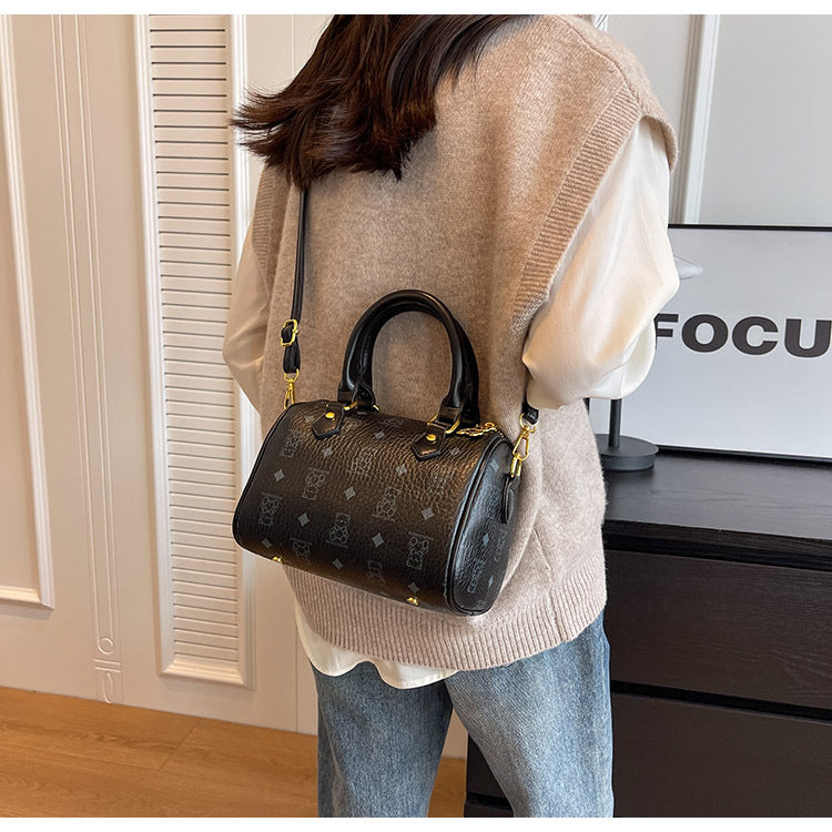A high-end, niche and light luxury bag. Fashionable and retro single-shoulder crossbody bag, stylish hand-held Boston
