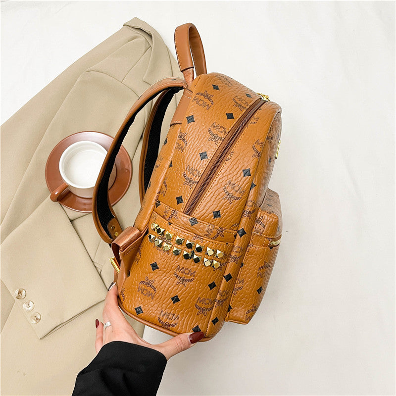 High - end genuine leather texture women's bag, large - capacity soft leatherbag       Wide shoulder straps and matte leather backpacks create a retro and relaxed look