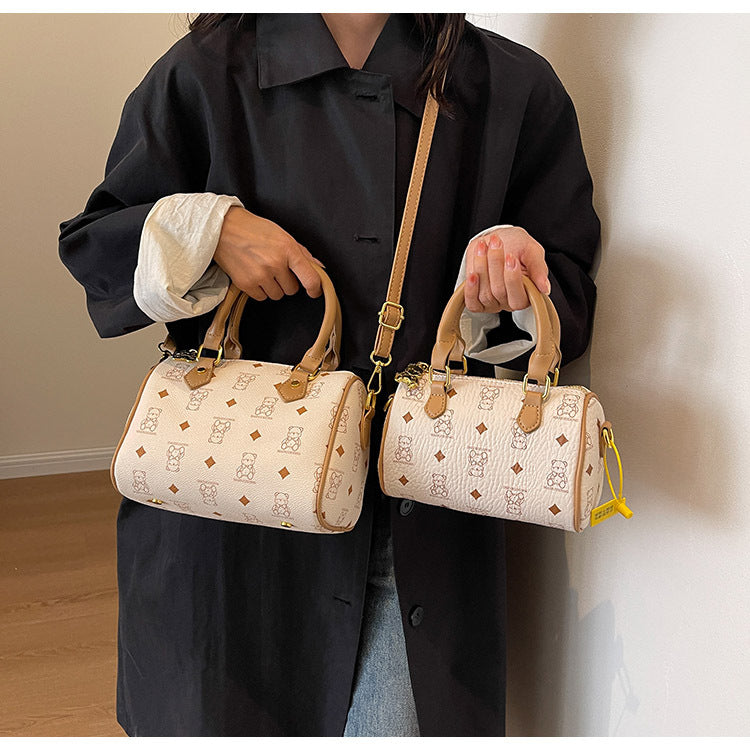 A high-end, niche and light luxury bag. Fashionable and retro single-shoulder crossbody bag, stylish hand-held Boston