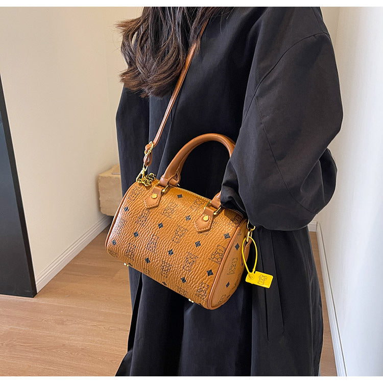 A high-end, niche and light luxury bag. Fashionable and retro single-shoulder crossbody bag, stylish hand-held Boston