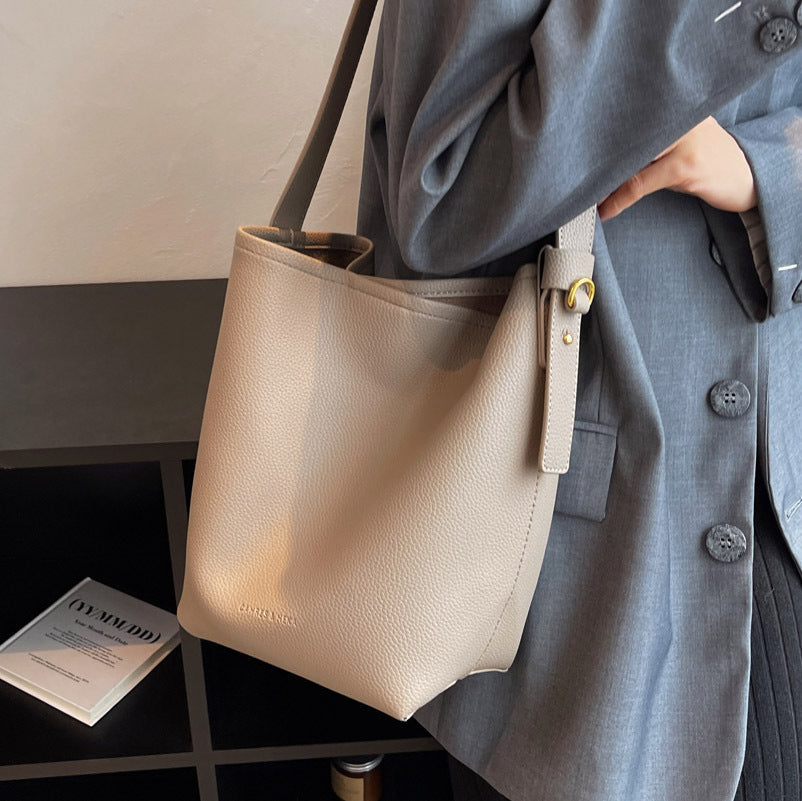 This Year's Trend Retro Small Bag New Women's Bag High-End Crossbody Bag Niche Design Super Popular Bucket Bag