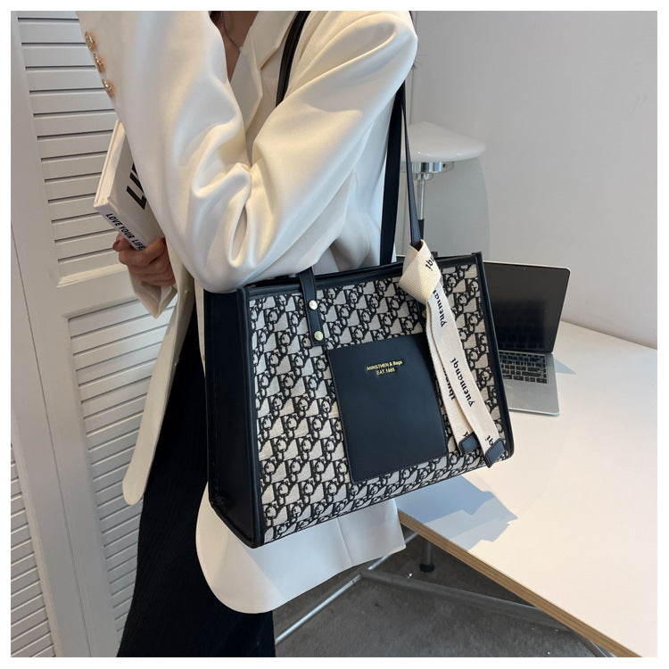 New Versatile Commuter Shoulder Bag Fashionable High-Quality Texture Retro Handbag Tote Bag