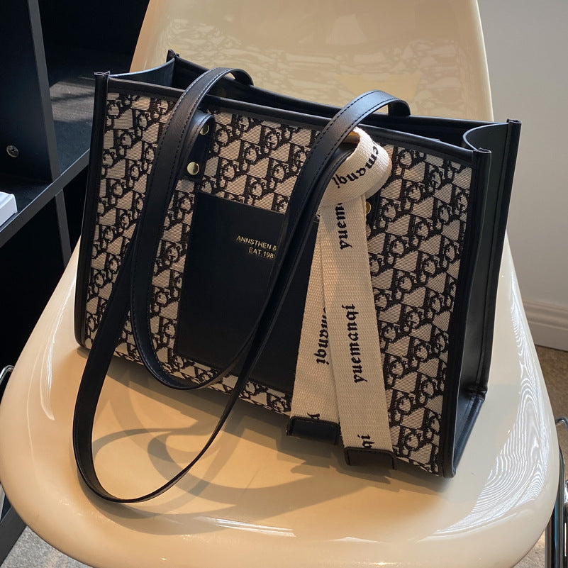 New Versatile Commuter Shoulder Bag Fashionable High-Quality Texture Retro Handbag Tote Bag